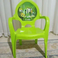 صندلی کودک وچند تا کتاب قصه نو|اسباب و اثاث بچه|کرمانشاه, |دیوار