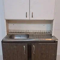 کابینت فلزی و سینک‌ و درب چوبی