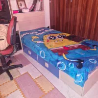 تخت خواب و دکور بالی ی سر ان دست دوم درحد نو وی