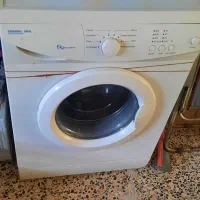 یک دستگاه ماشین لباسشویی در وضعیت عالی بفروش میرسد
