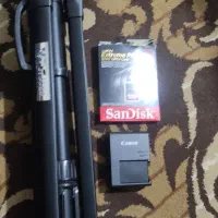 پایه دوربین+کارت حافظه+شارژر و باطری