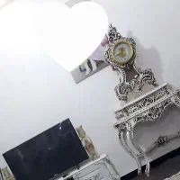 فروش فوری ساعت و میز تلوزیون سلطنتی