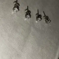 دو‌جفت گوشواره میخی تک نگین