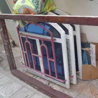 پنجره اهنی دست ساز تازه رنگ شده