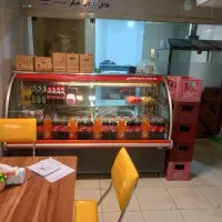 نیرو خانم یا آقا و یک‌پیک‌موتوری   در فست فود