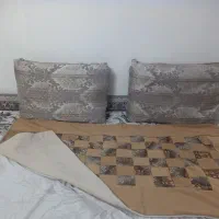 شاه نشین با دوتا بالش لوله ای