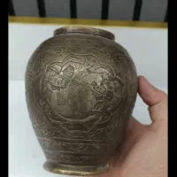 گلدان برنجی قدیمی ، قلم زنی شده