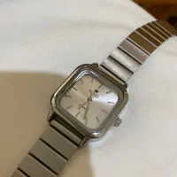 ساعت نو به فروش‌میرسد