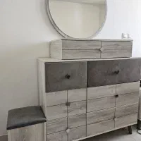 میز آرایشی با آینه و صندلی نو ، سالم بدون خط خش