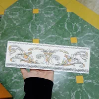 حاشیه کاشی