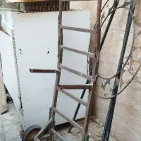 گاری دو چرخ آهنی قدیمی بلند و پایه تاج گل آهنی