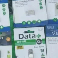 فروش ویژه فلش مموری16 و 64 و 32 گاراتتی|قطعات و لوازم جانبی رایانه|شیراز, شهرک والفجر|دیوار