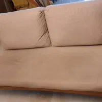 مبل دو نفره دسته چوبی،تمیز و سالم