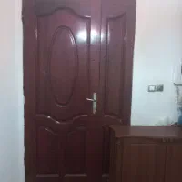 درب همراه با چهارچوب فلزی