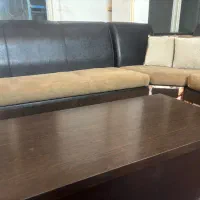 مبل ال ۷ نفره چرمی و ۲ میز جلو مبلی و ۲ کشو|مبلمان خانگی و میز عسلی|مشهد, هنرستان|دیوار