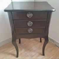 میز زیر تلفن