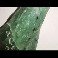 فروش سنگ جواهری و راف های اصل تراش نخورده