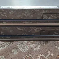 دستگاه  پخش سی دی خور و هارد هم داره