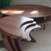 جلو مبلی میز و سه تا عسلی