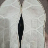 سه جفت کفش باهم|کیف، کفش، کمربند|اصفهان, باغ دریاچه|دیوار