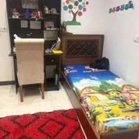 تخت و میز تحریر