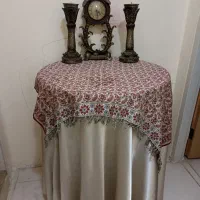 میز گرد ،همراه با ساعت وجاشمعی