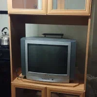 تلوزیون و میز تلویزیون