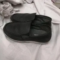 تعدادی صندل و کفش و کتونی پسرانه سالم و تمیز|کفش و لباس بچه|اراک, |دیوار