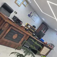 ب یک کارگر ساده جهت کار در نمایشگاه