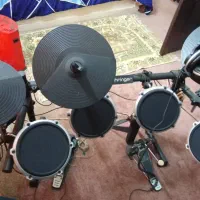 وی درامز behringer