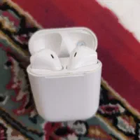 یک هندزفری بلوتوثی دارم سالمه صداش عالی هست