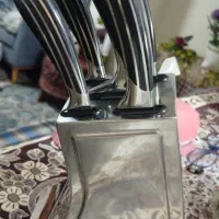 یک عدد سرویس چاقورومیزی ویک عدد وارمر