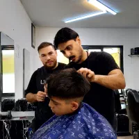 خدمات اموزش تخصصی اموزشگاه ارایشگری تهران|خدمات آرایشگری و زیبایی|تهران, امام حسین|دیوار