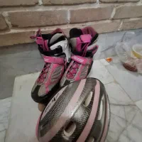 دو جفت کفش اسکیت(به صورت جداگانه هم فروخته میشود