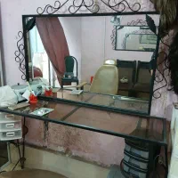 صندلی ارایشگاه و میز آیینه ویترین