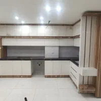 طراحی اجرا و نصب دکور مغازه کابینت وکارهای چوبی
