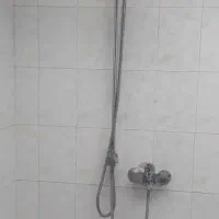 شیر دوش حمام به همراه علم دوش