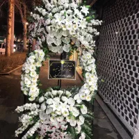 ارائه پایه گل ترحیم افتتاحیه با قیمتی ویژه