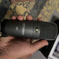 میکروفون استودیویی و هدفون مانیتورینگ