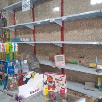 قفسه فلزی و رگال و میز پیشخوان