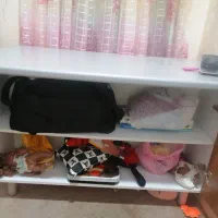 میز چوبی وکابینت برای کار واشپزخانه