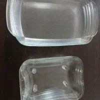 تعدادی مرغ خوری دیس جایخی پیاله بستنی خوری‌ بشقاب