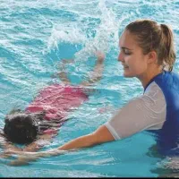 آموزش شنا ویژه بانوان و کودکان