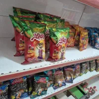 تعدادی قفسه فروشگاهی