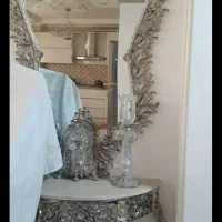 آینه و کنسول و ساعت