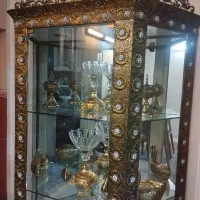 ویترین وساعت برنجی در حد نو هستن