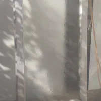 درب آلمینیومی کار کرده ولی تمیز