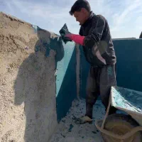 همزمان نرمه کشی و عایق و رنگ استخر با7سال گارانتی