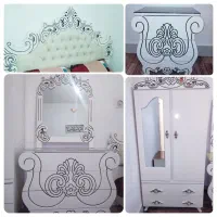 تخت خواب با یک عدد پاتختی . وکمد لباس و آینه دراور