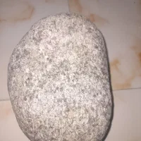 یک سنگ ۱۰ کیلویی مشکوک به شهاب